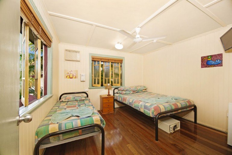 cairns hostel private twin